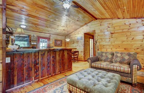 Broken Bow House | Private Broken Bow Cabin with Hot Tub and Gazebo!