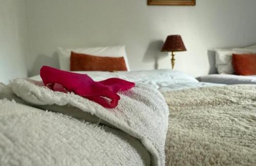 Greater Johannesburg Metropolitan Area Apartment | Private Bryanston Cottage, Garden, Uncapped Wi-Fi