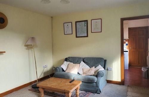 Shipton House | Private Bungalow ? Cottage in private courtyard