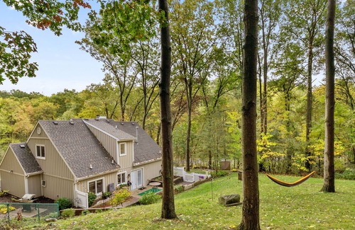 Lowell House | Private Bungalow - SLEEPS 11:Close to GRR Airport- indoor fireplace