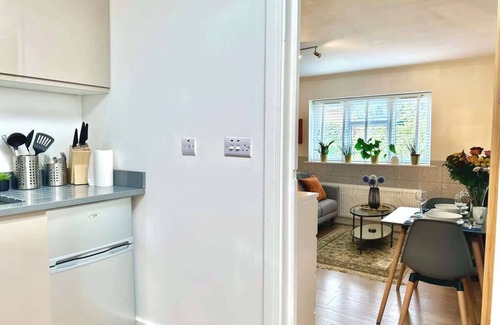 Ealing Broadway Apartment | Private Business En-Suite Studio Garden view