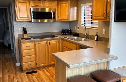 Smith River Cabin | Private Cabin 21 with Jacuzzi and Spacious Deck with View and Outdoor Seating (Private Beach Owned by White Rock Resort)
