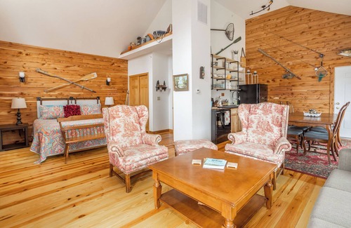 Gnaw Bone Cabin | Private Cabin- 6 Acres w/Four Suites near Story & Nashville