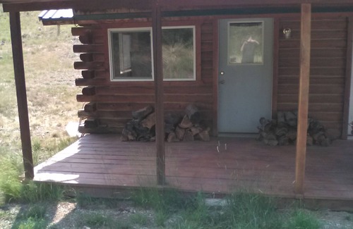 Powell County Cabin | Private cabin bordering national forest