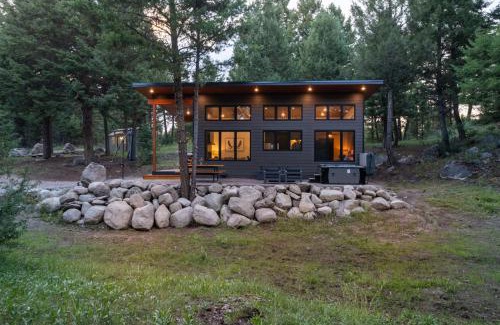 Philipsburg House | Private Cabin For Couples! Hike, Relax, Hot Tub!