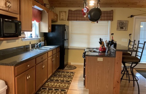 Marble Cabin | Private Cabin Getaway- Long Range Mountain View’s!