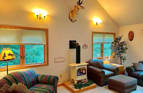Crandon House | Private Cabin Getaway