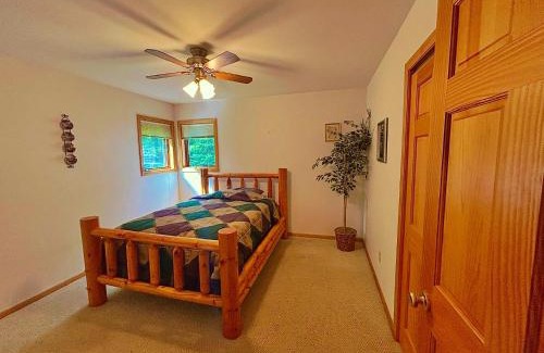 Crandon House | Private Cabin Getaway