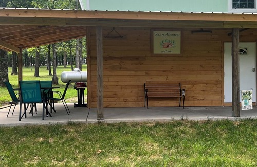 Newnata Cabin | Private cabin in the Ozarks. Close to Mountain View, ATV trails, caves, fishing