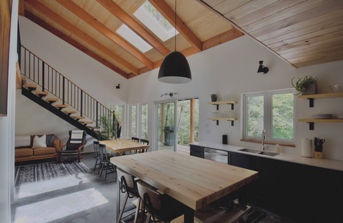 Tofino Cabin | Private Cabin in Tofino with hot tub!