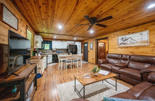 Broken Bow Cabin | Private Cabin! Located on 8.5 wooded acres! Pet and child friendly!