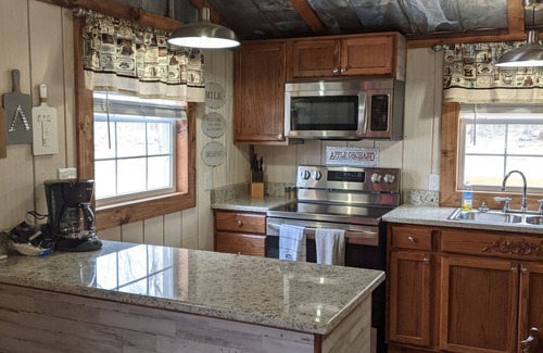 Columbia Cabin | Private cabin located on 7 acres in the country
