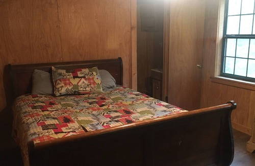 Batesville House | Private Cabin Minutes to Sardis Lake/Crappie Fishing/Ole Miss Football Games