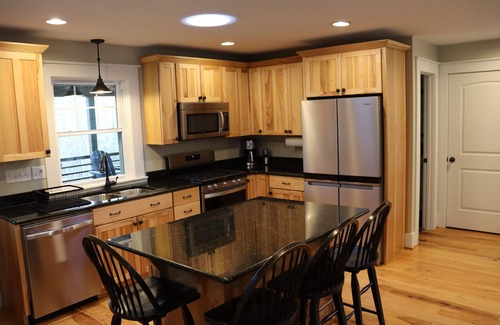Rye Valley House | Private cabin on River: Hot tub, Fire table, hiking & fishing in front yard, AT