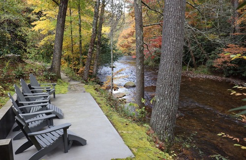 Rye Valley House | Private cabin on River: Hot tub, Fire table, hiking & fishing in front yard, AT