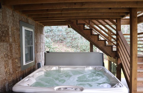 Rye Valley House | Private cabin on River: Hot tub, Fire table, hiking & fishing in front yard, AT