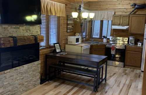 Thompsonville Cabin | Private Cabin | The Place to be for Fall Foliage!