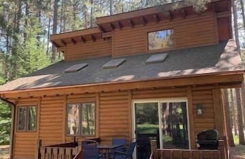 Thompsonville Cabin | Private Cabin | The Place to be for Fall Foliage!