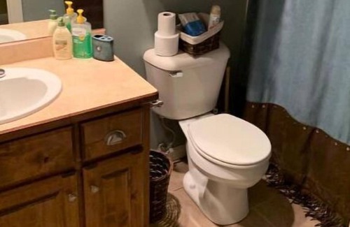 Cleora Cabin | Private cabin with hot tub! No cleaning fee!