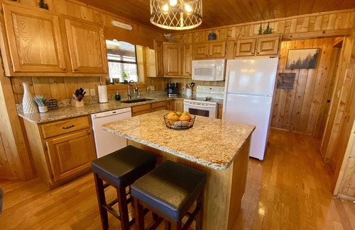Gatlinburg - Pigeon Forge Cabin | Private cabin with views, hot tub, 8 min from The Great Smoky Mountains Nat Park