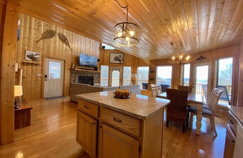 Gatlinburg - Pigeon Forge Cabin | Private cabin with views, hot tub, 8 min from The Great Smoky Mountains Nat Park