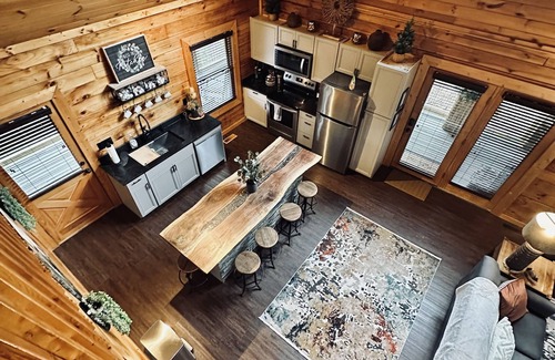 Sevierville Cabin | ⭐️⭐️Private cabin with Mountain Views and hot tub close to Pigeon Forge!