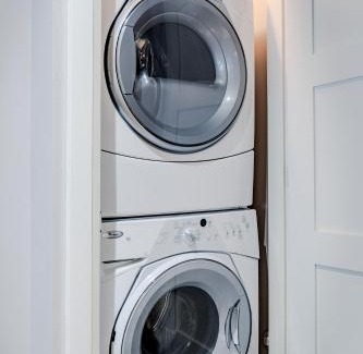 Riley Park-Little Mountain Apartment | Private Cambie Village Suite min Downtown and Skytrain