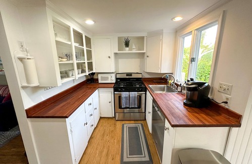Hyannis Port House | Private Cape Cod Home - Walk to beach