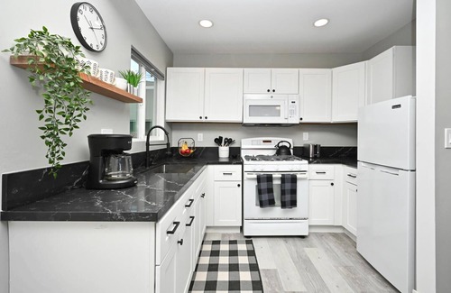 Gardena Apartment | Private Casita on Tree-Lined Street