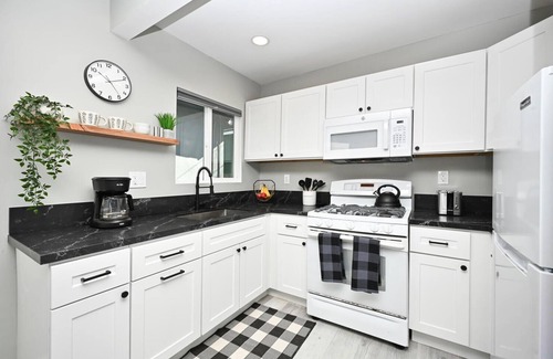 Gardena Apartment | Private Casita on Tree-Lined Street
