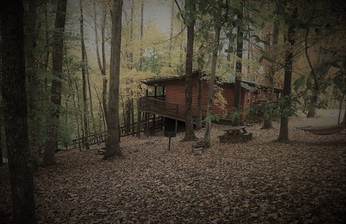 Russell Springs Cabin | Private Catch And Release Lake-Boat Rental Included! Close to Lake Cumberland!