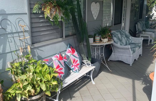 Dudley Park Cottage | Private Central Guesthouse