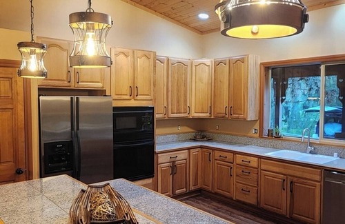 Port Angeles House | Private Central-Located Creekside Olympic National Park Discovery Trail Hot Tub