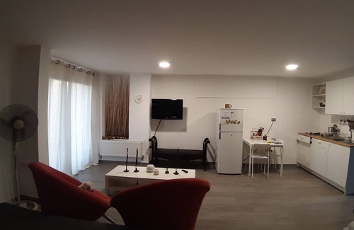 Madaba Apartment | Private Central Studio with Balcony/5*