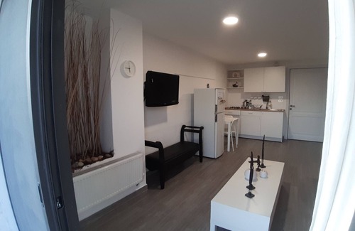 Madaba Apartment | Private Central Studio with Balcony/5*