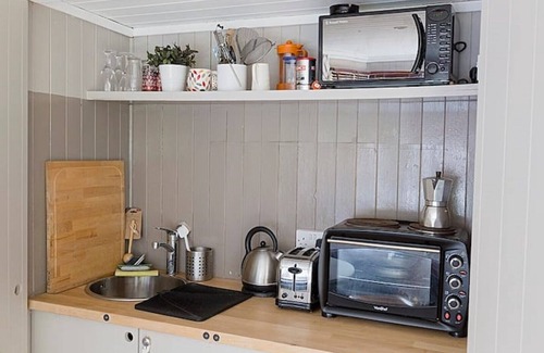 Harlesden Apartment | Private Centrally Heated Studio Retreat Zone 2
