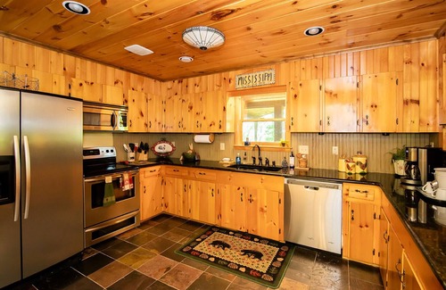 Pisgah Forest Cabin | Private charming Mountainside Cabin near The Pisgah National Forest.