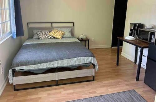 Woodland Hills Apartment | Private Charming Master Bedroom