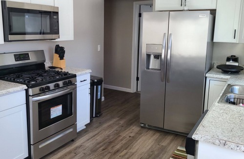 Oshkosh House | Private, clean home with AC for EAA