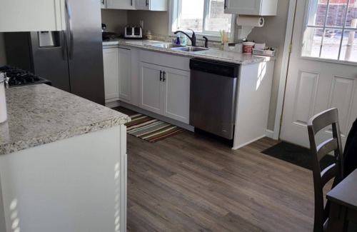 Oshkosh House | Private, clean home with AC for EAA