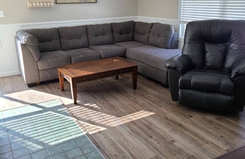 Oshkosh House | Private, clean home with AC for EAA