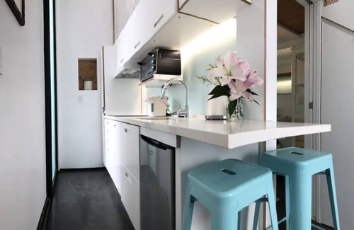 Venice Apartment | Private, Clean LOFT w PRIVATE COURTYARD/ENTRANCE in Venice Beach w Kitchen