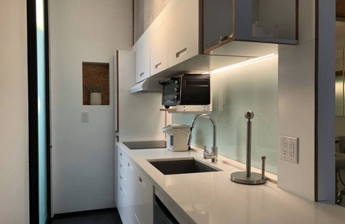 Venice Apartment | Private, Clean LOFT w PRIVATE COURTYARD/ENTRANCE in Venice Beach w Kitchen