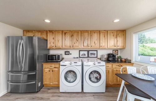 Bay City House | Private Coastal Cottage w/via -Near Rockaway Beach!