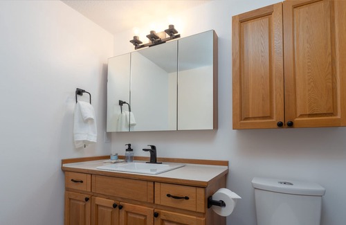 Sandy Hook House | Private Coastal Modern Cabin - Outside sechelt & a 5 minute walk to the Beach!