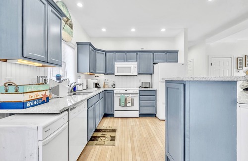 Niantic House | Private Coastal Retreat by Rocky Neck State Park!