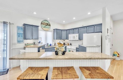 Niantic House | Private Coastal Retreat by Rocky Neck State Park!