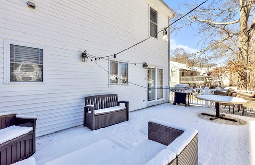 Niantic House | Private Coastal Retreat by Rocky Neck State Park!