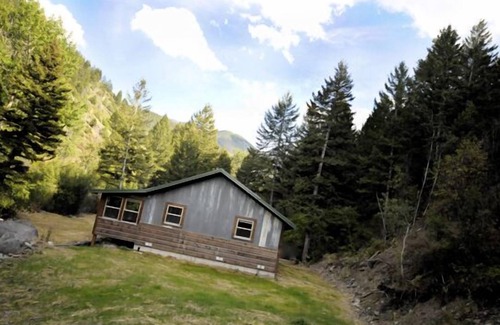 Pray Cabin | Private, Comfortable Cabin Set Near A Charming Creek.