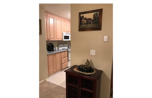 Lake Hills Apartment | Private comfy condo, AC in adorable Bellevue